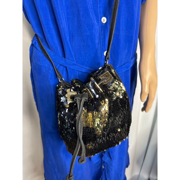 Retro style Sequin bucket bag in black and gold with pull closing inside lined - Picture 13 of 16